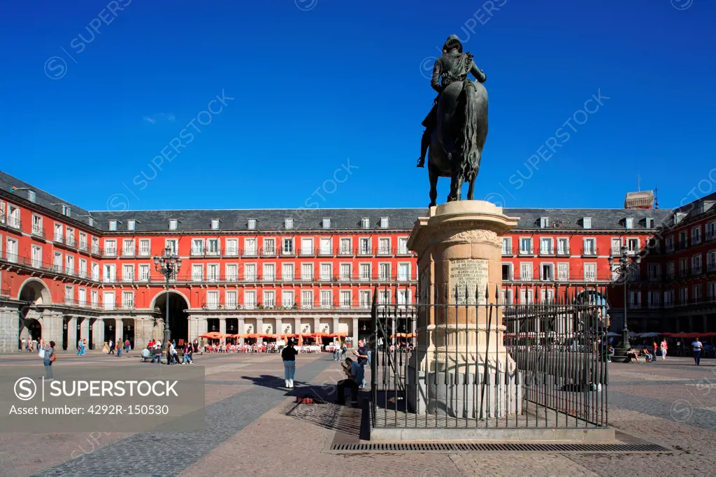 Spain, Madrid, Plaza Mayor, statue of Felipe III