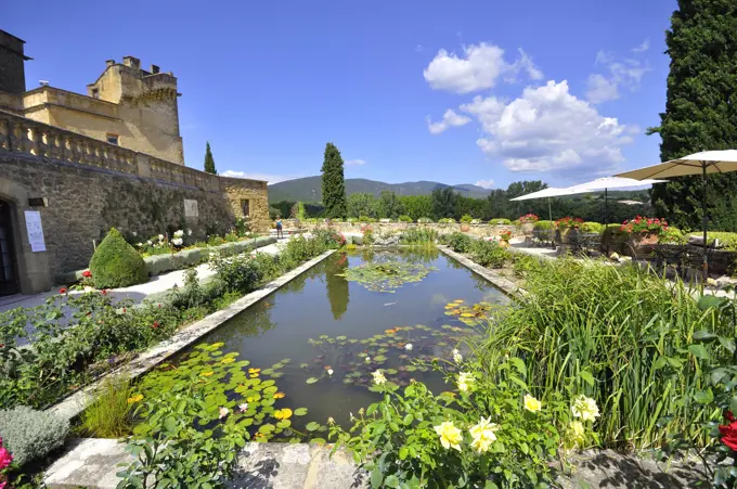 France, Provence, Vaucluse, Lourmarin, the castle's garden