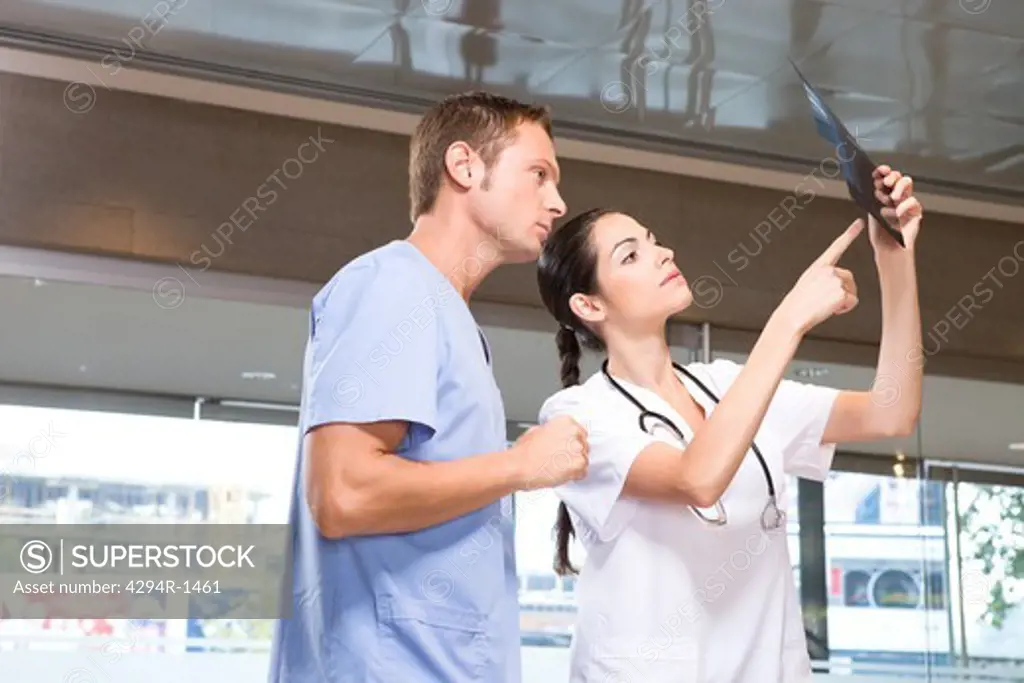 Two radiologists analyzing an x-ray