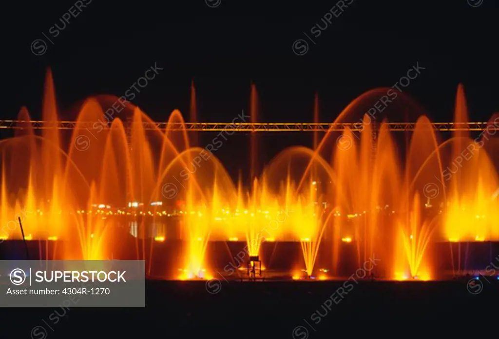 UAE-Dubai - water fountain show during the shopping festival
