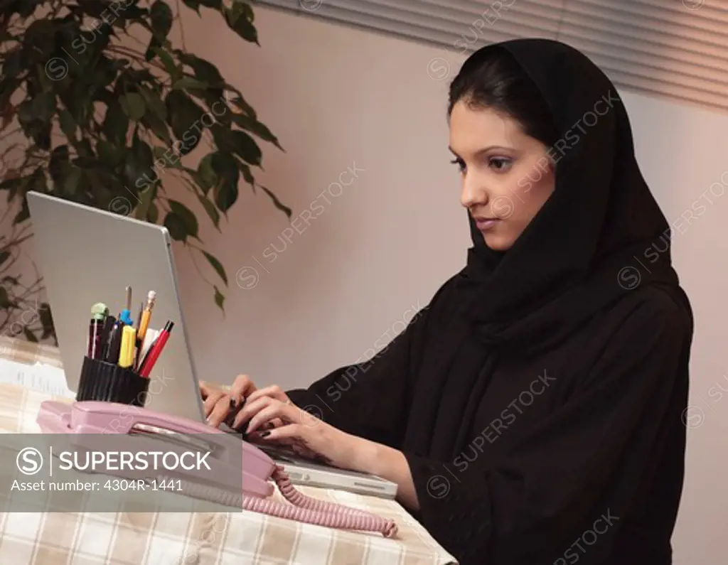 Arab lady working at the office