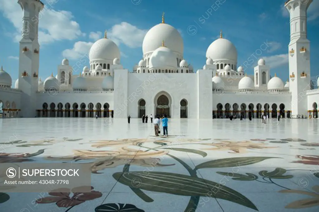 Courtyard of Sheikh Zayed Mosque, Abu Dhabi, UAE