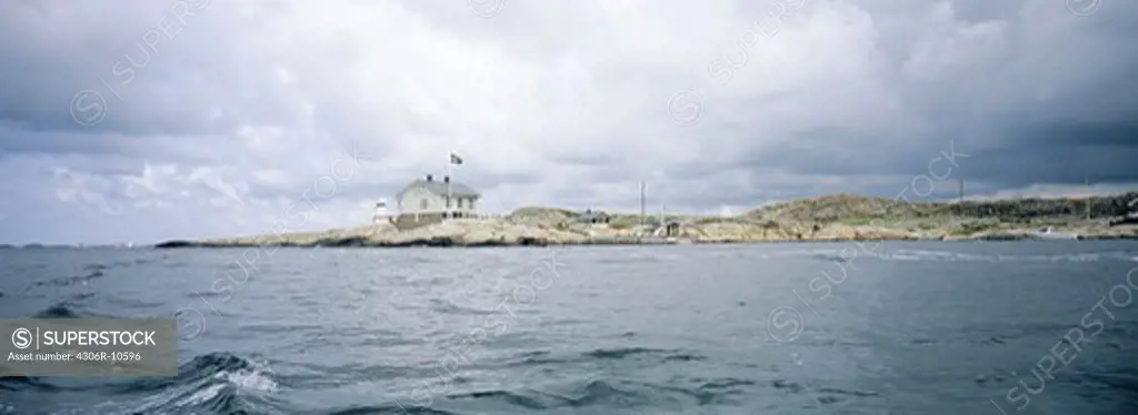 A white house on a island in the archipelago.