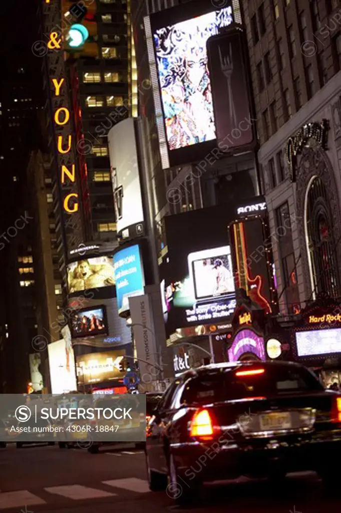 Traffic in New York in the night.