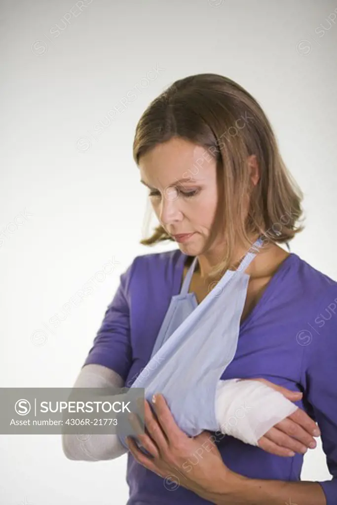 An injured woman.