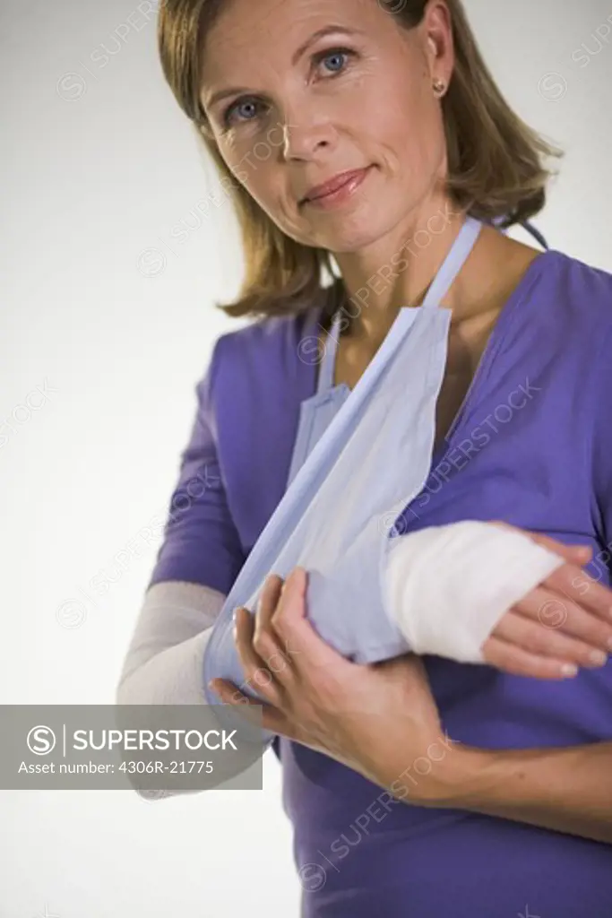 An injured woman.