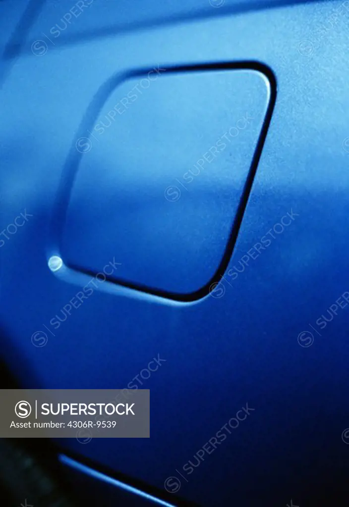 A petrol lid on a blue car.