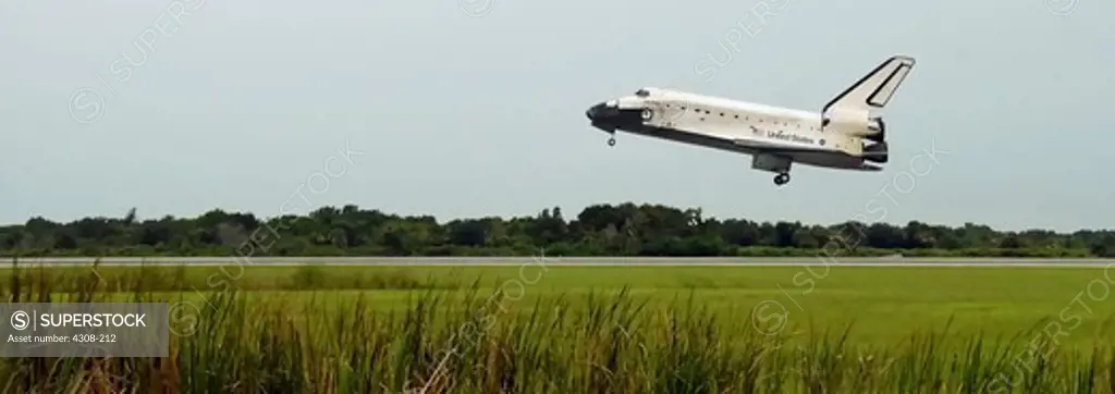 Space Shuttle Discovery Landing at End of STS-121