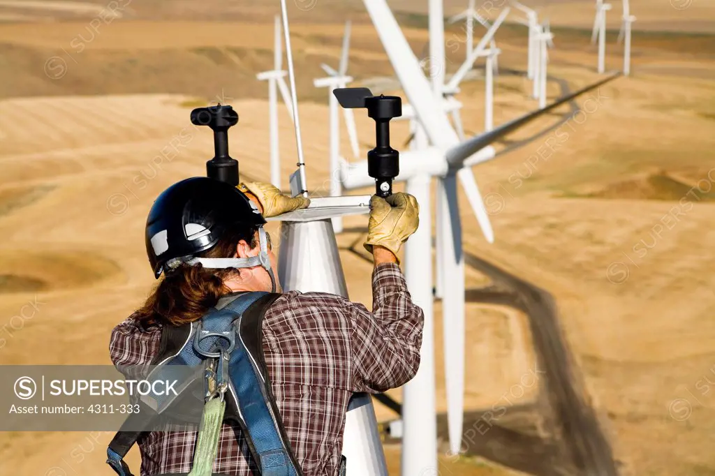 Engineer working on a wind turbine at Nine Canyon Wind Project, Richland, Washington State, USA