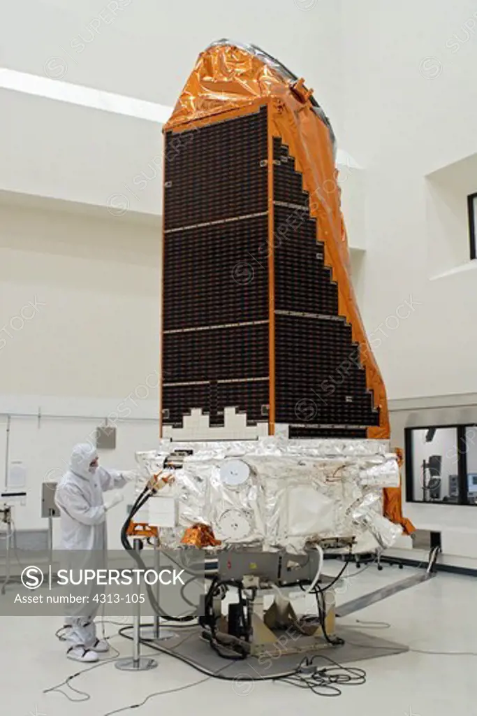 Preparing Kepler Spacecraft for Launch