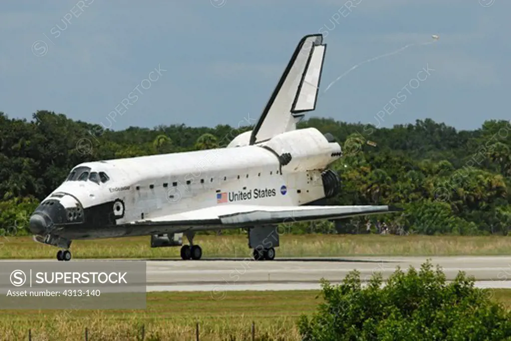 Shuttle Endeavour lands at Kennedy Space Center, concluding STS-118 on August 21, 2007.