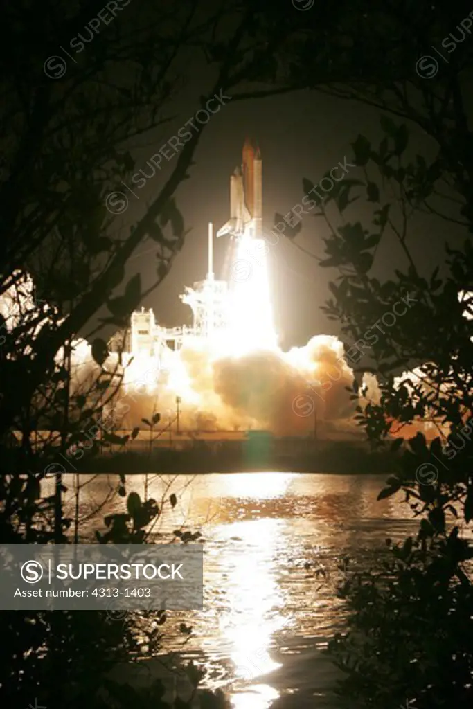 USA, Florida, Cape Canaveral, Discovery Space shuttle  blasting off from Kennedy Space Center on mission STS-131 on April 5, 2010