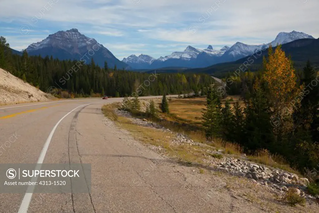 Canada, Banff National Park, View along Icefields Parkway