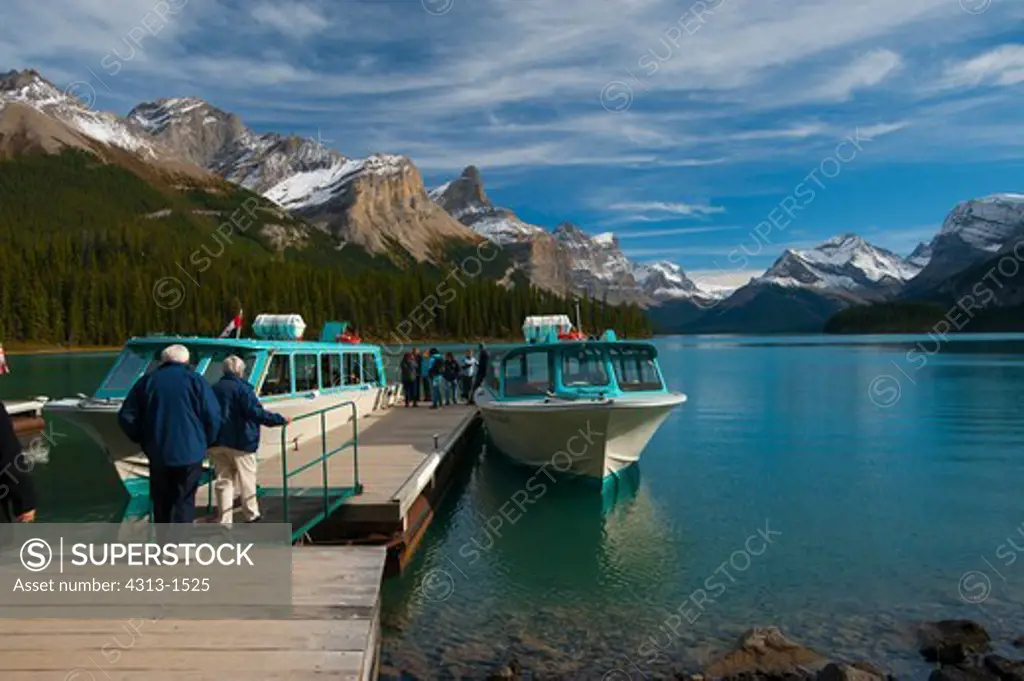 Canada, Jasper National Park, Boats on Maligne Lake moored at Spirit Island