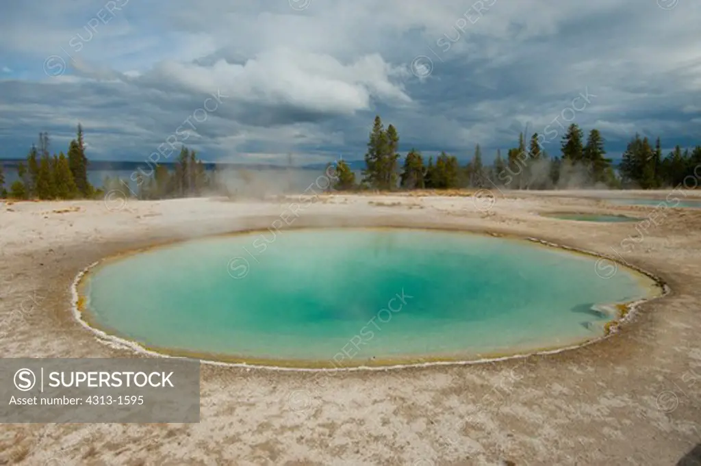 USA, Wyoming, Thermal pool hot spring at West Thumb Geyser Basin near Yellowstone Lake in Yellowstone National Park