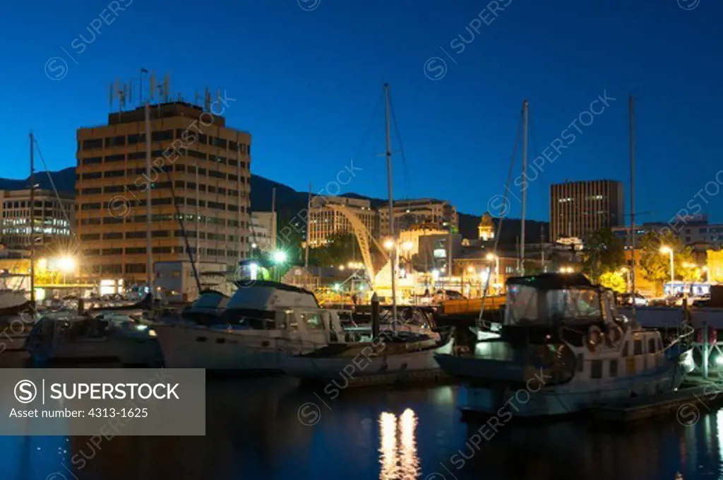 Australia, Tasmania, Waterfront and skyline of Hobart at dusk