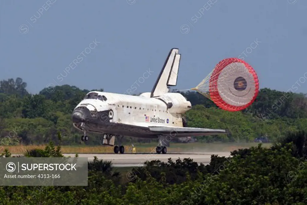 Shuttle Discovery touches down at the Kennedy Space Center to conclude mission STS-124, June 14 2008.