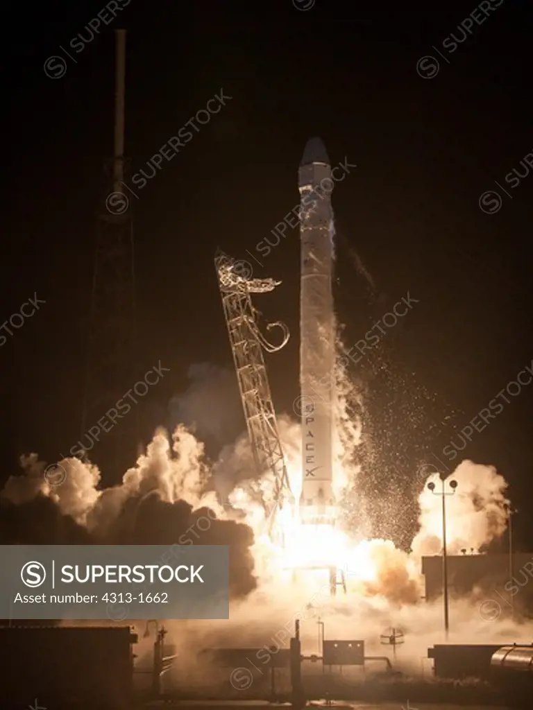 USA, Florida, Cape Canaveral, view of space rocket taking off. A SpaceX (Space Exploration Technologies) Falcon 9 rocket lifts off from Cape Canaveral on the first operational Dragon capsule cargo delivery mission to the International Space Station on October 7, 2012.