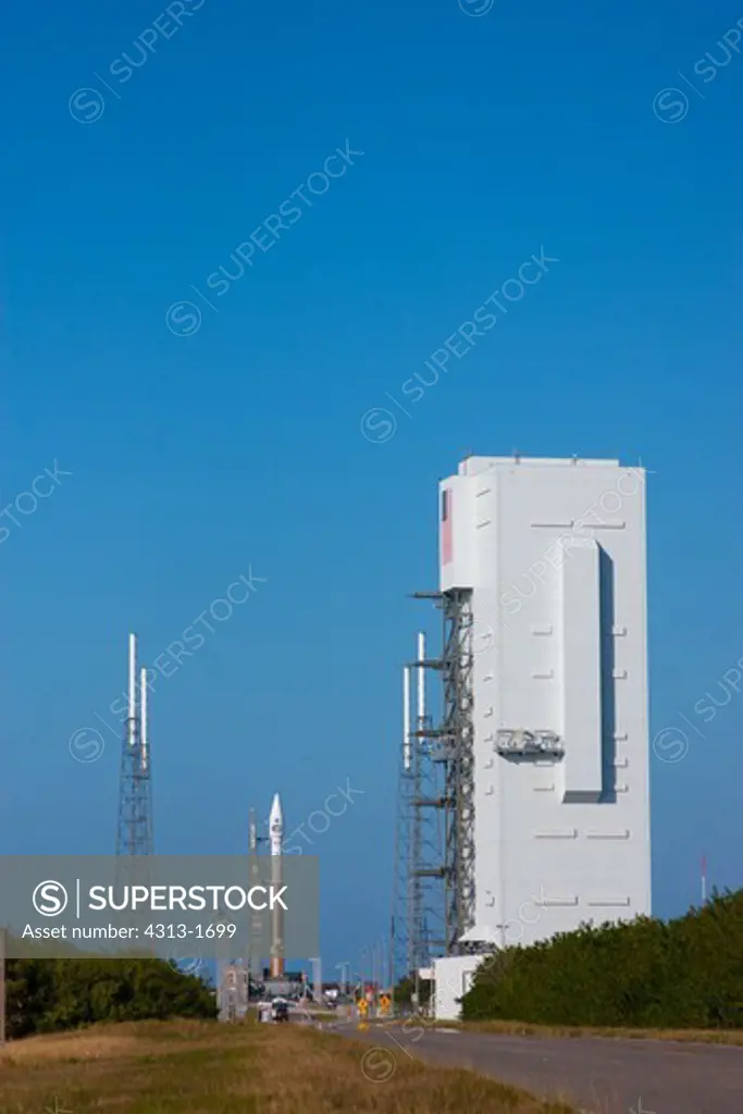 USA, Florida, Cape Canaveral, Kennedy Space Center, view of space rocket. An Atlas V (Atlas 5) rocket stands on launch complex 41 at Cape Canaveral, ready to launch NASA's next-generation Tracking & Data Relay System satellite, TDRS-K.