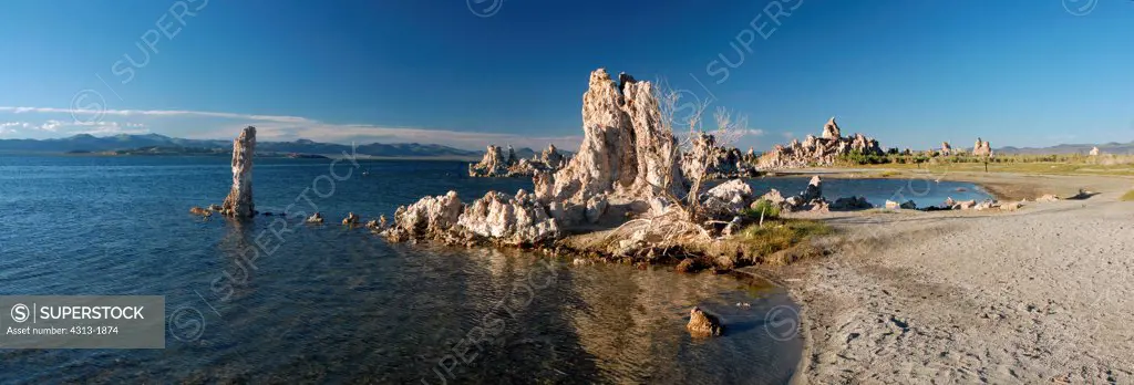 Tufa formations at the shore of Mono Lake, Mono County, California, USA