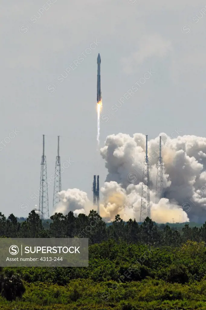 Am Atlas V launches classified payload NRO L-30 for the National Reconnaissance Office.