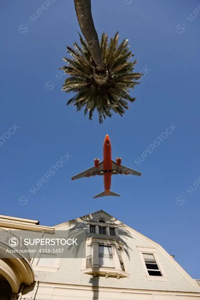 Very Low Flying Jet Above a San Diego Neighborhood