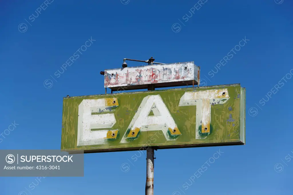 A large diner sign urges patrons to eat outside Lander, Wyoming.