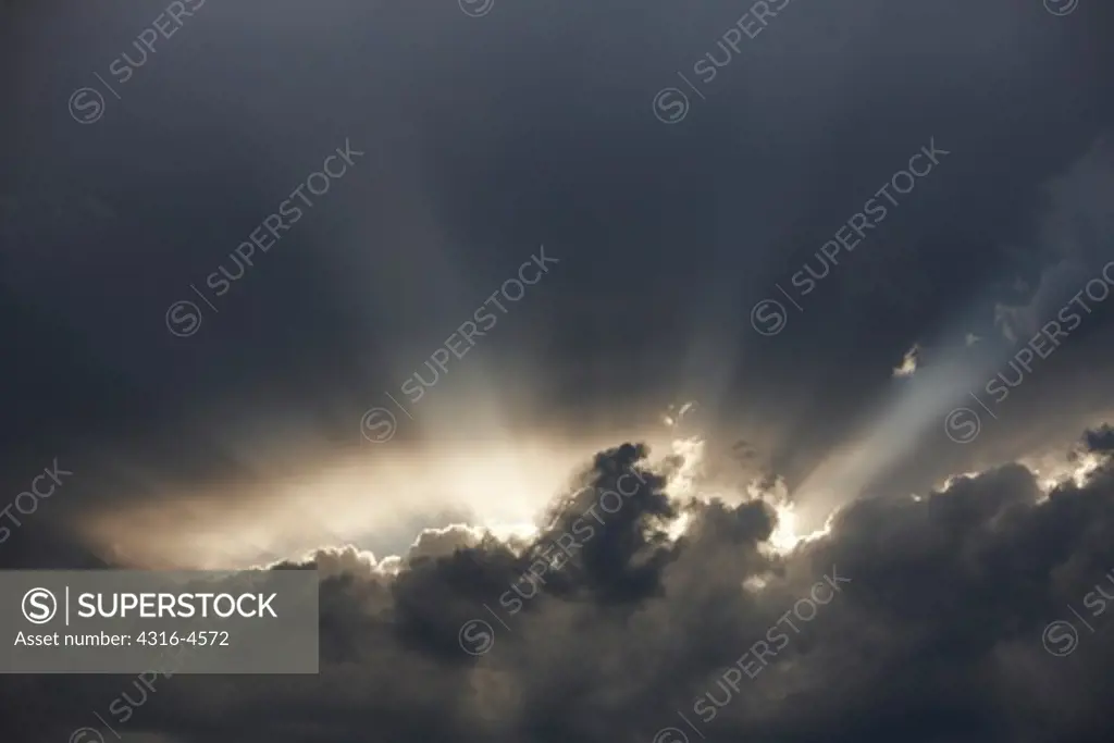 Crepuscular rays, dense clouds