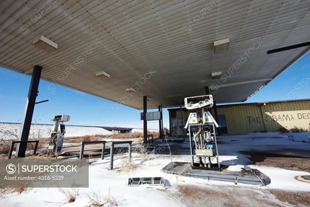 Abandoned gas pump at an abandoned service station, Amarillo, Texas, USA