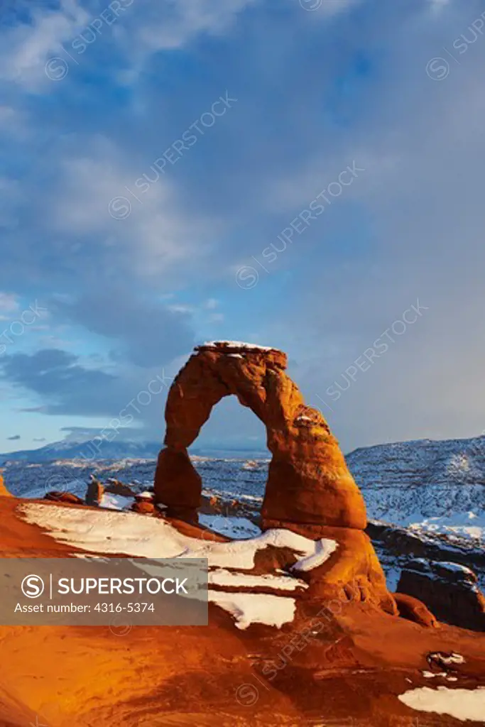 Natural arch in a desert, Delicate Arch, Arches National Park, Utah, USA