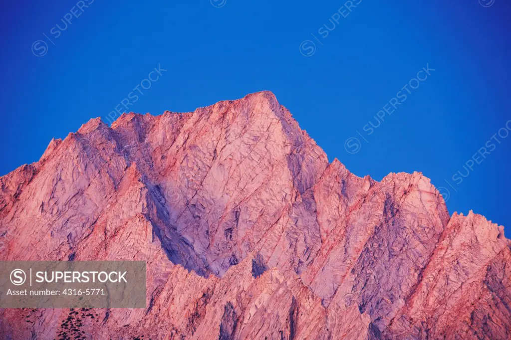 USA, California, Alpenglow on the summit of Mount Lone Pine, near Mount Whitney