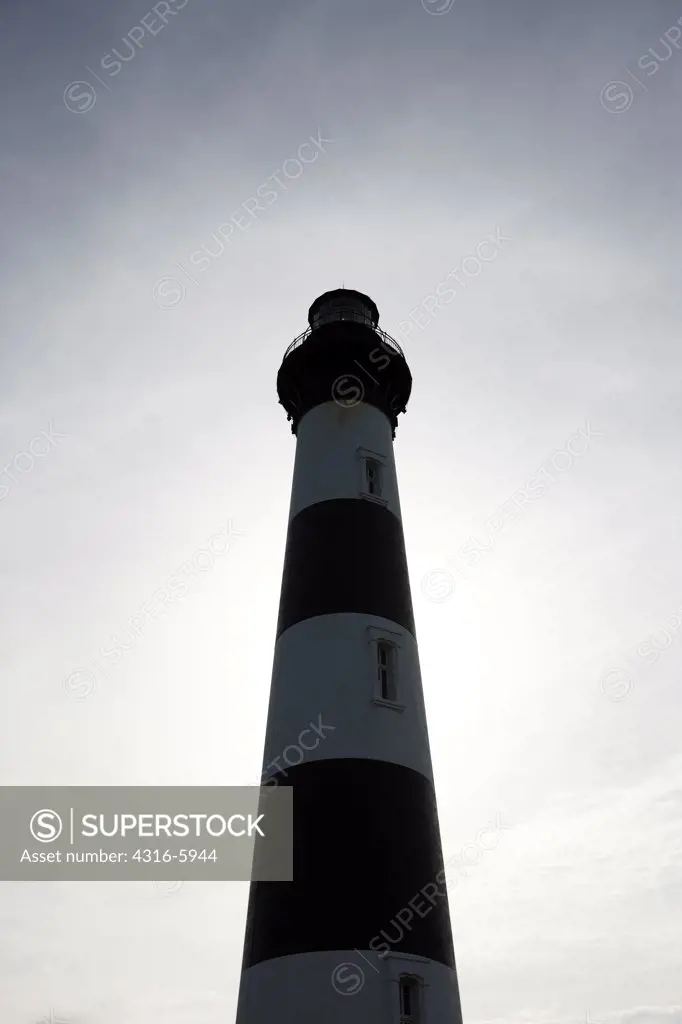 USA, North Carolina, Bodie Island, Bodie Island Lighthouse backlit by sun