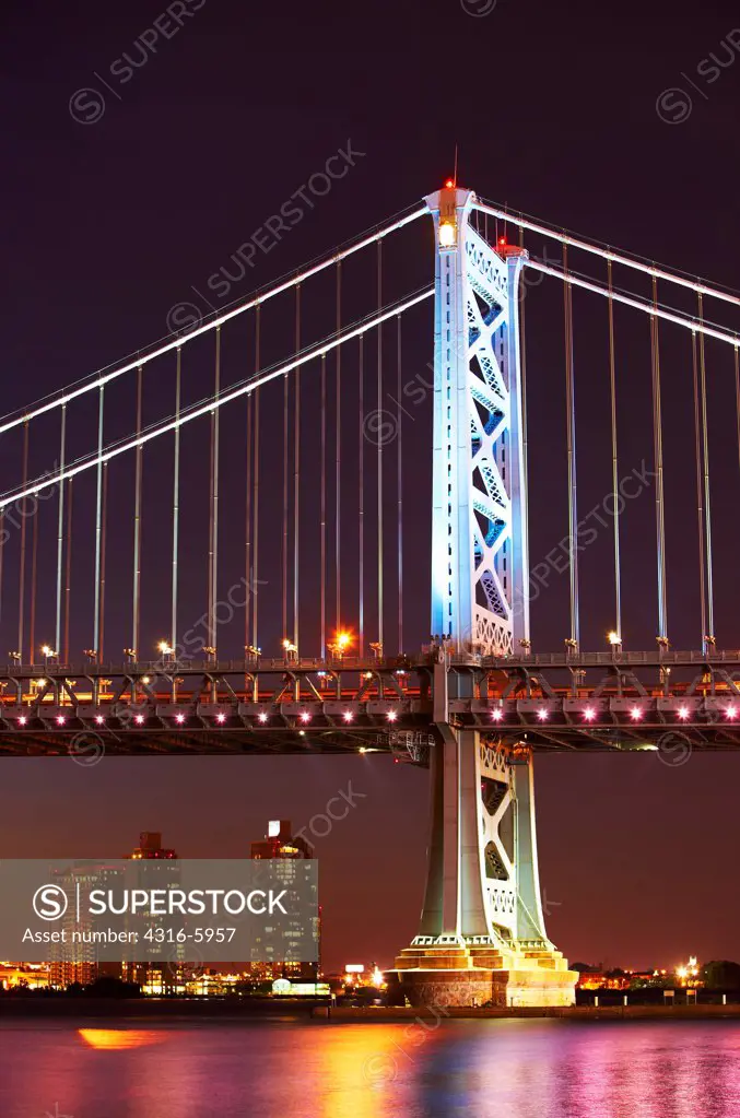 USA, Pennsylvania, Philadelphia, Benjamin Franklin Bridge at night over Delaware River