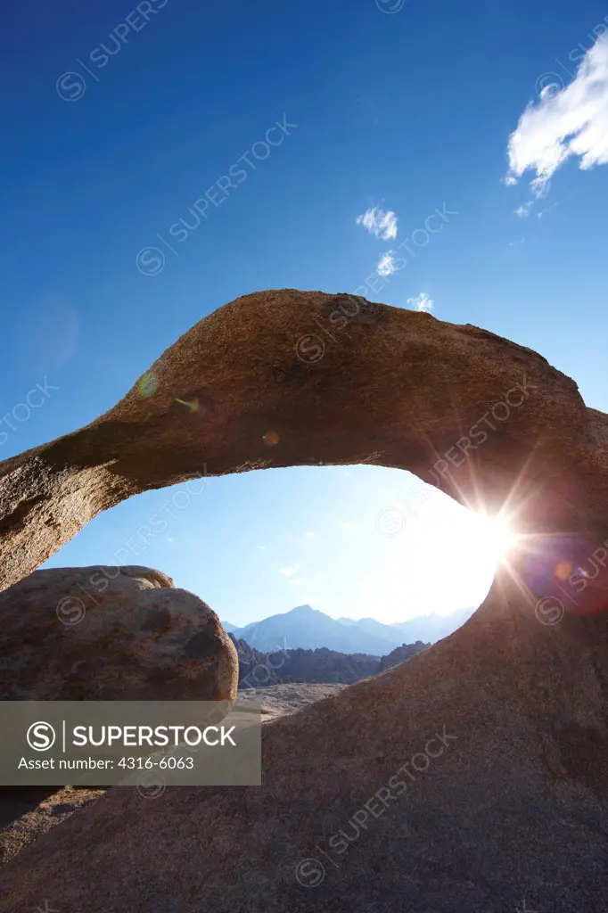USA, California, Alabama Hills, Mount Whitney, Natural Arch near town of Lone Pine