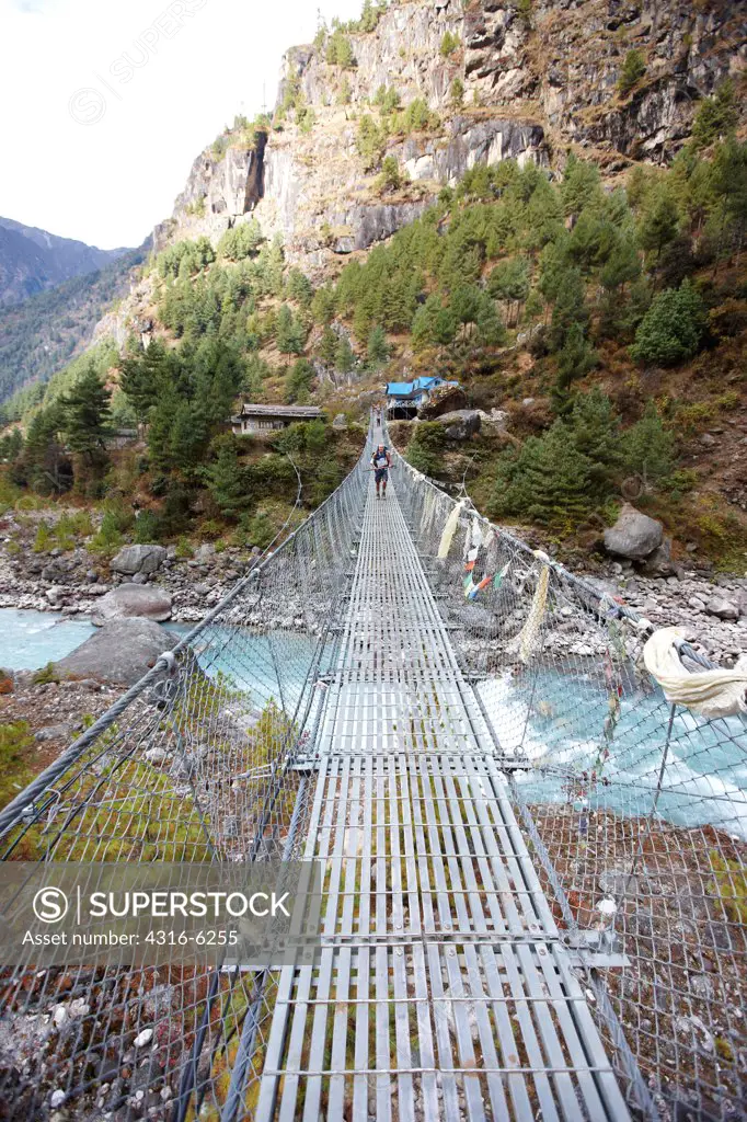 Nepal, Himalaya, Solukhumbu District, Khumbu, suspension footbridge on Mount Everest Trekking route