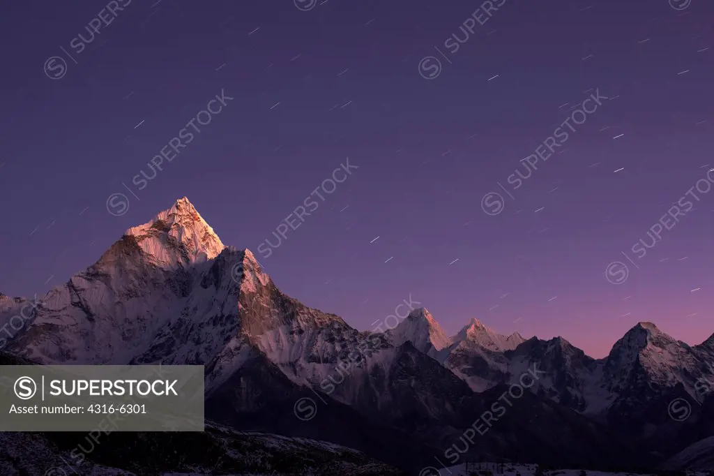 Nepal, Himalaya, Solukhumbu District, Khumbu, mountain range with Ama Dablam peak, dusk