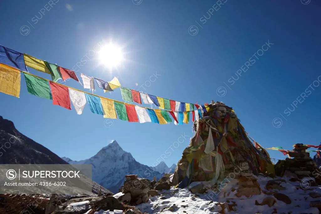 Nepal, Himalaya, Solukhumbu District, Khumbu, prayer flags with Ama Dablam peak