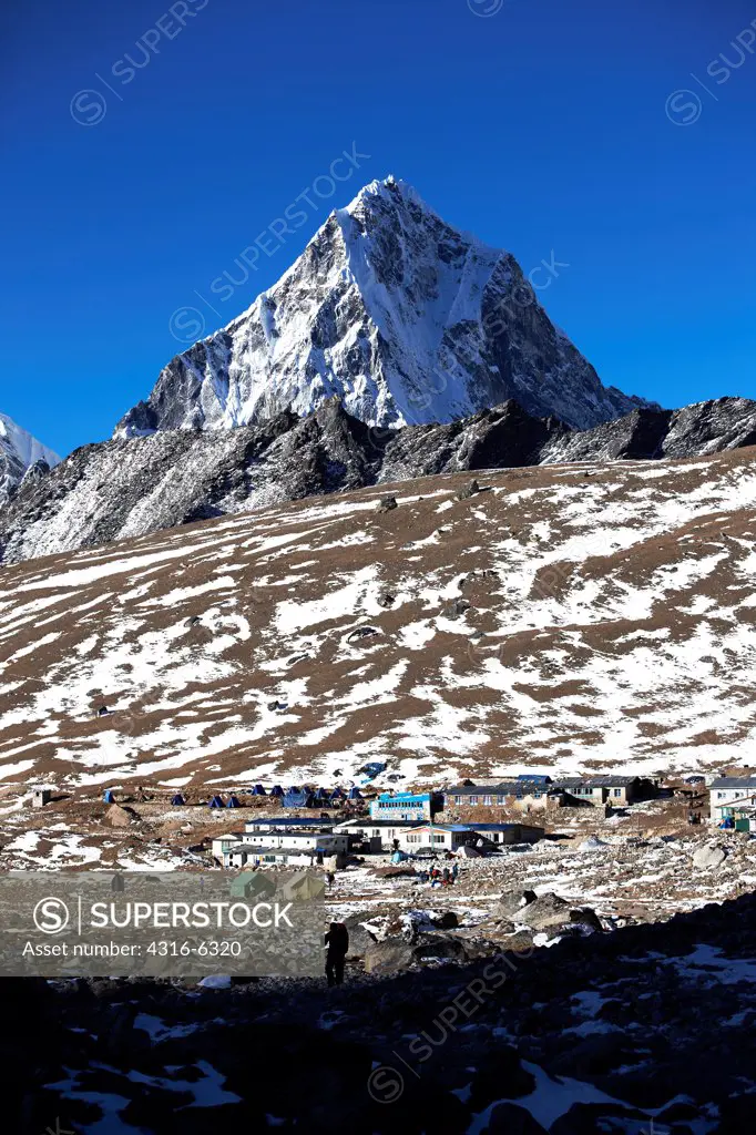 Nepal, Himalaya, Solukhumbu District, Khumbu, Lobuche village on mountain pass
