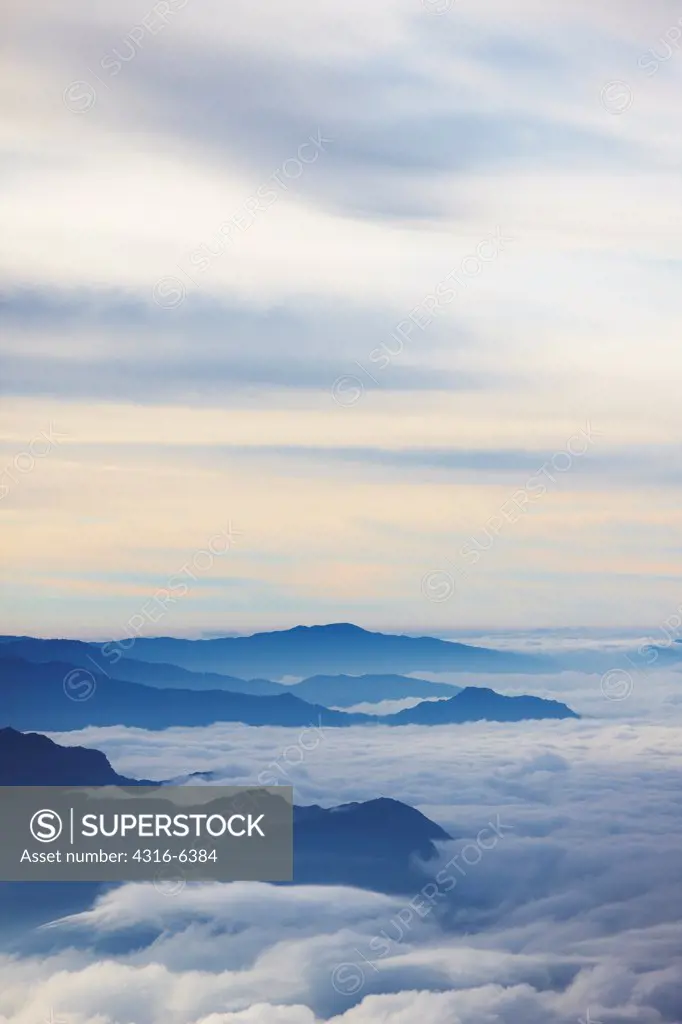 Nepal, Himalaya, mountain peaks shrouded in clouds