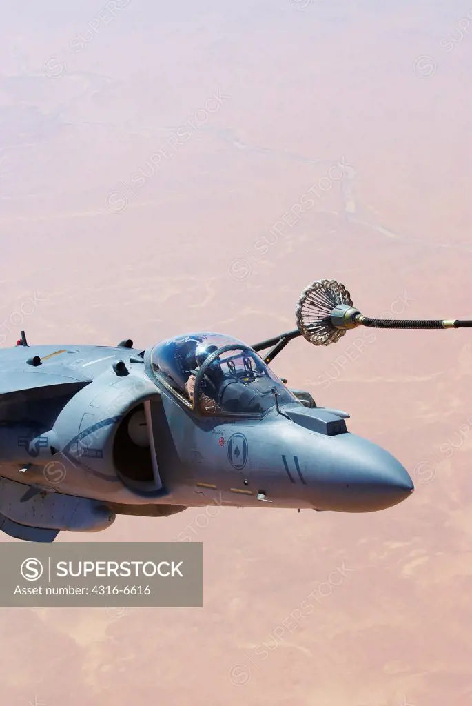 US Marine Corps AV-8B Harrier refueling in flight, Al Anbar Province, Iraq