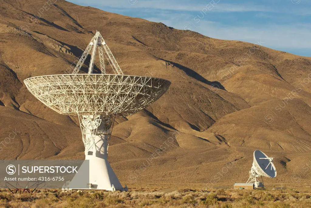 Radio telescope of the Owens Valley Radio Observatory and Very Large Baseline Array, Owens Valley, Big Pine, California, USA