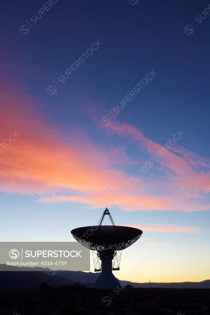 Radio telescope of the Owens Valley Radio Observatory, Owens Valley, Big Pine, California, USA
