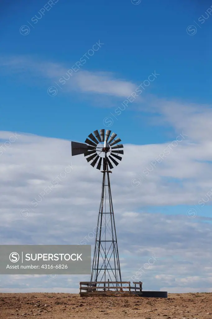 USA, Colorado, Pawnee National Grassland, Lone windmill on plains