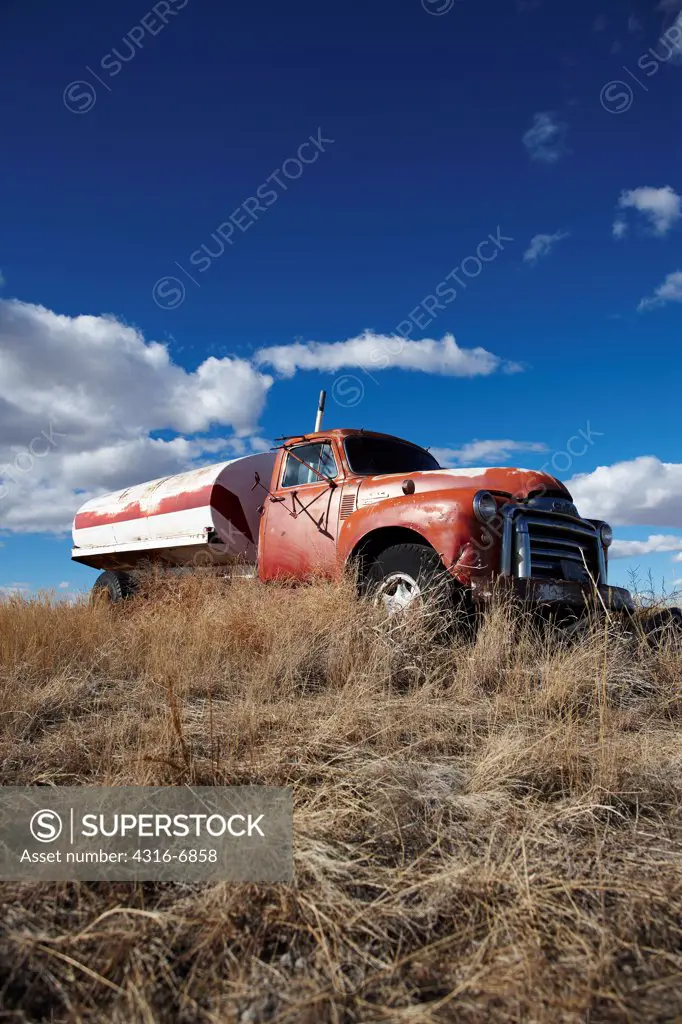 USA, Colorado, Old truck abandoned on high plains