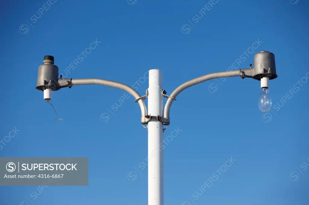 USA, Kansas, Light pole with one intact light and one broken light