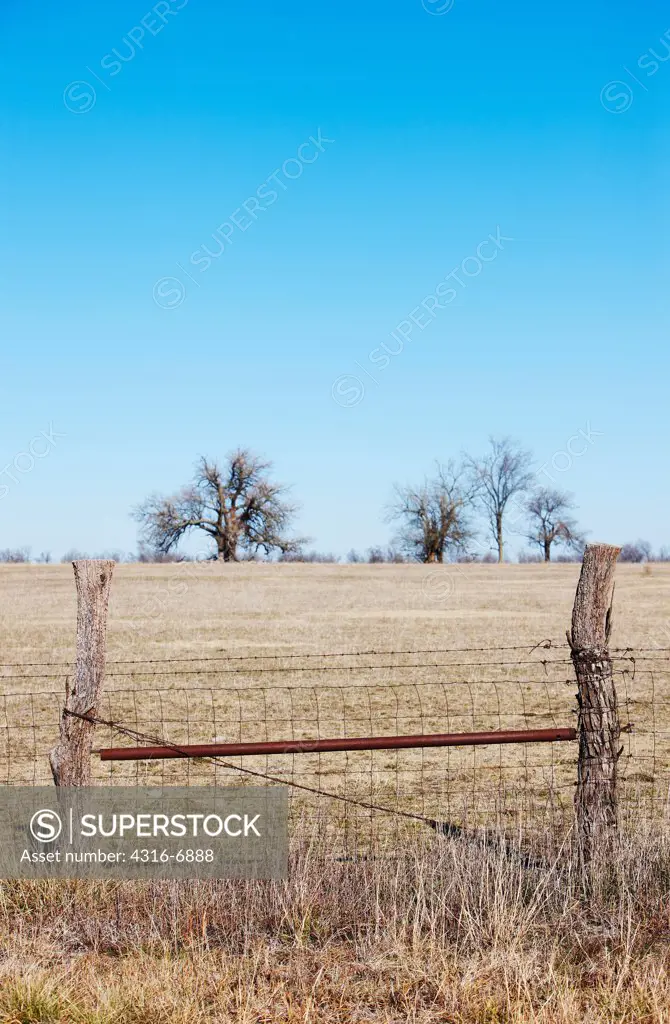 USA, Kansas, Barbed wire fence