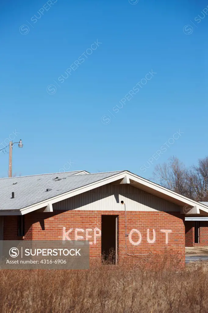 USA, Oklahoma, Picher, KEEP OUT spray painted on side of abandoned building