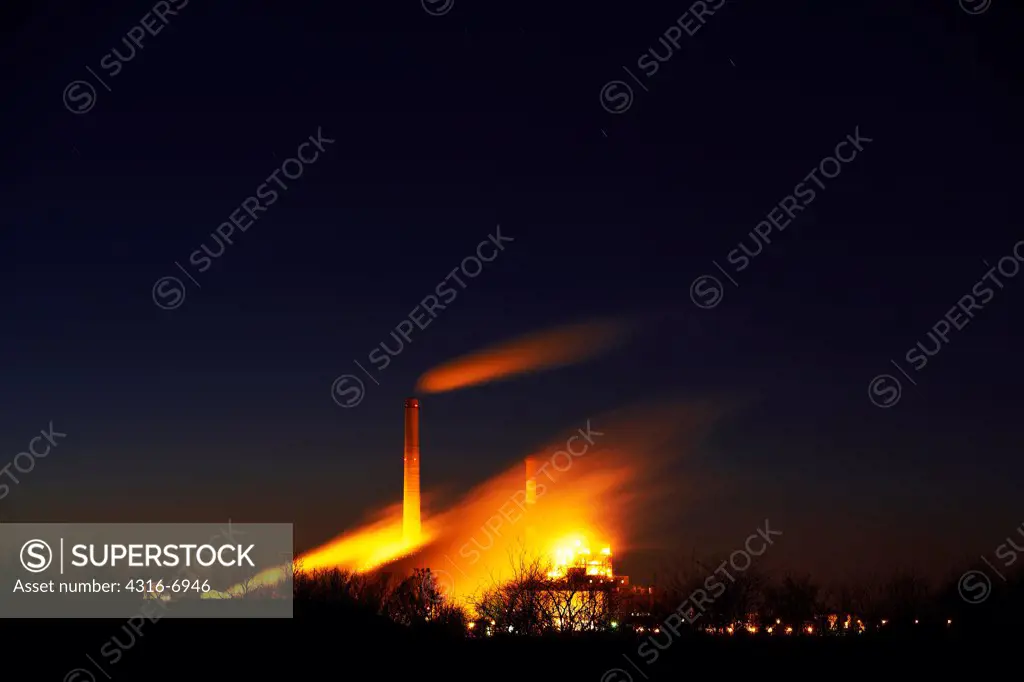 USA, Missouri, Coal fired power plant at dusk