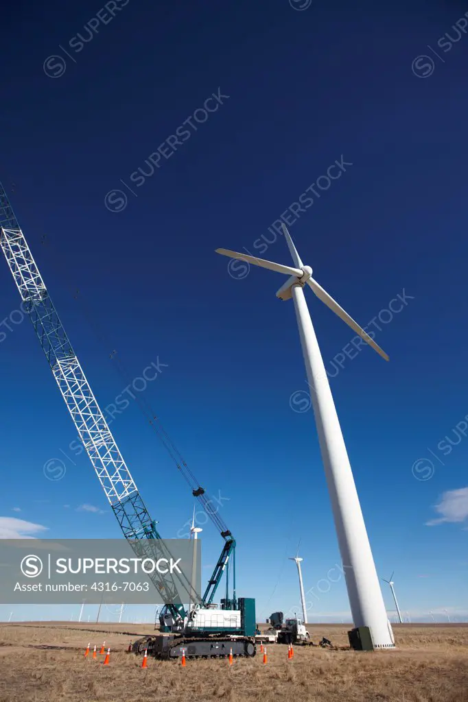 USA, Colorado, Pawnee National Grassland, Wind turbine and maintenance crane