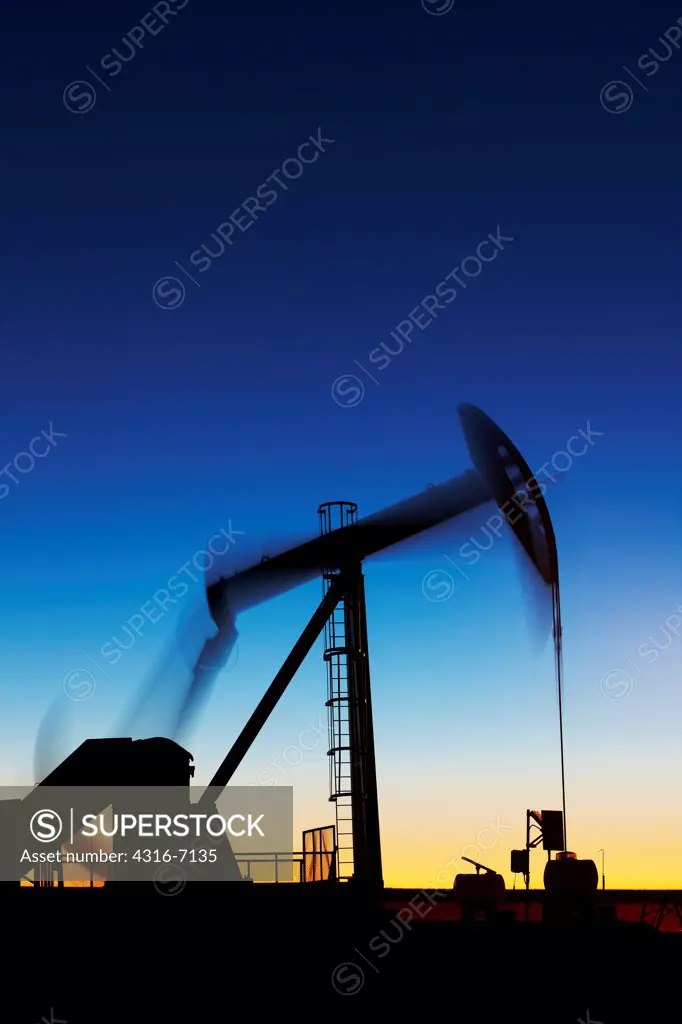 USA, Colorado, Oil well pumpjack (pump jack), Oil well developed with hydraulic fracturing, also known as hydrofracking or fracking